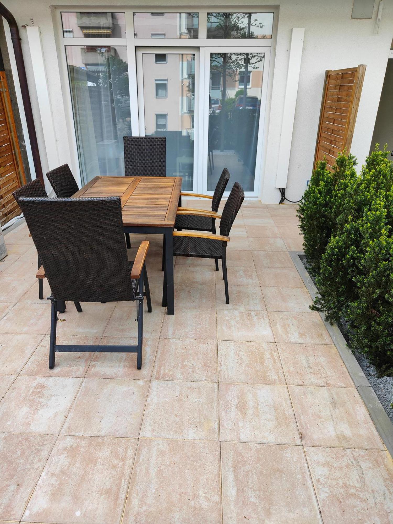 Eleonoras Ferienwohnung In Wuerzburg Stadt Mit Terrasse Im Erdgeschoss Inklusive Eigenen Parkplaetzen Vor Der Tuer エクステリア 写真